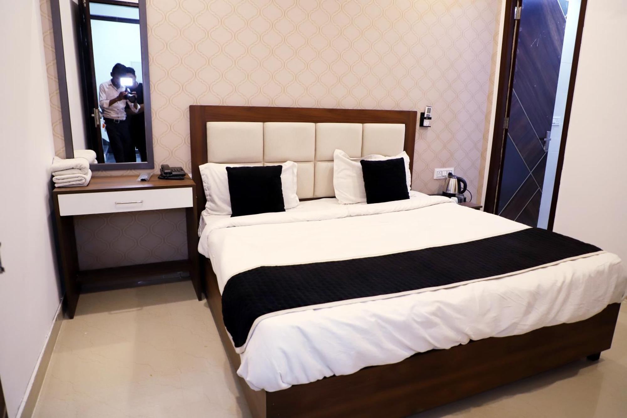 Royal Park Inn Greater Noida Ngoại thất bức ảnh